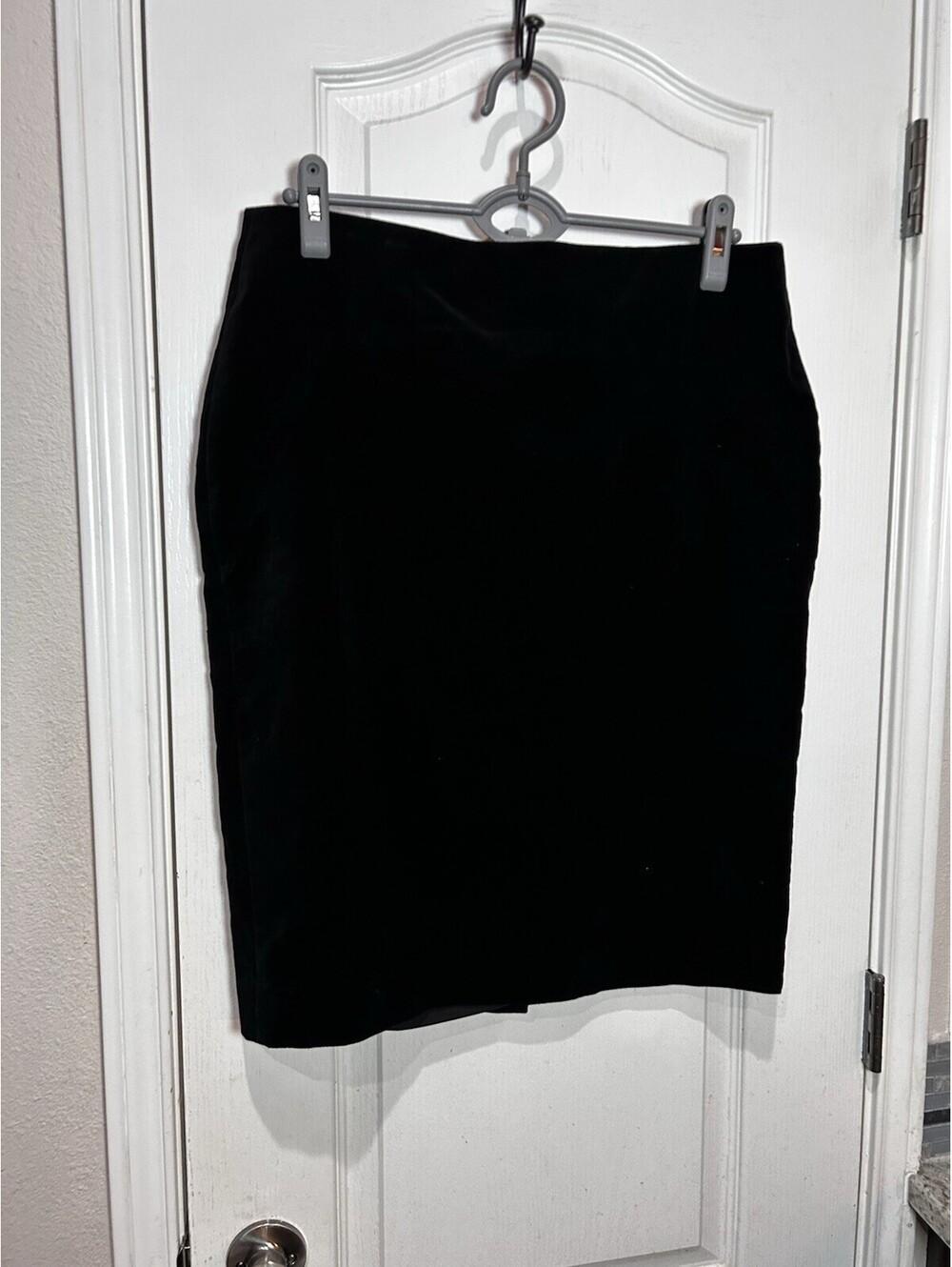 Ann Taylor Velvet Skirt Womens size 12 Black Silk and Rayon Straight Knee Length